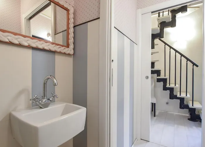 3 Bedroom Stunning In 아파트